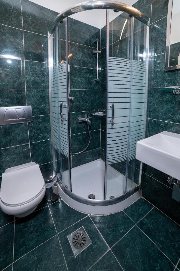 Brettania Hotel Yanya Dış mekan fotoğraf